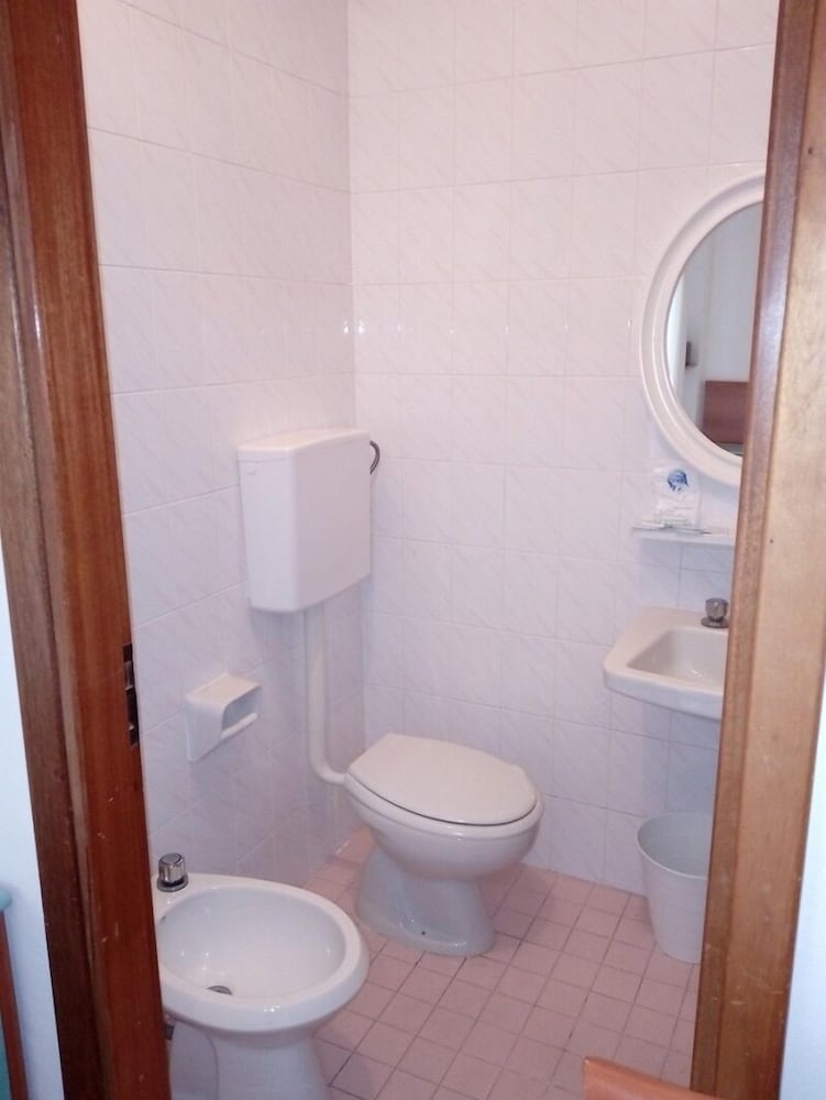 Basic Triple Room photo 2