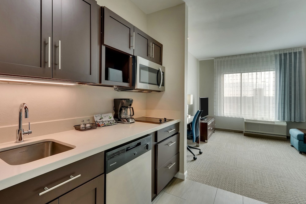 Suite, 1 Bedroom - Photo 3