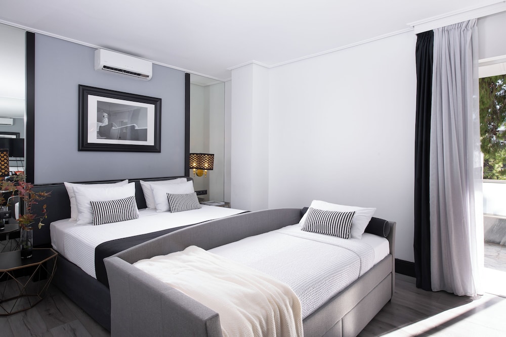 Triple Room thumbnail 5