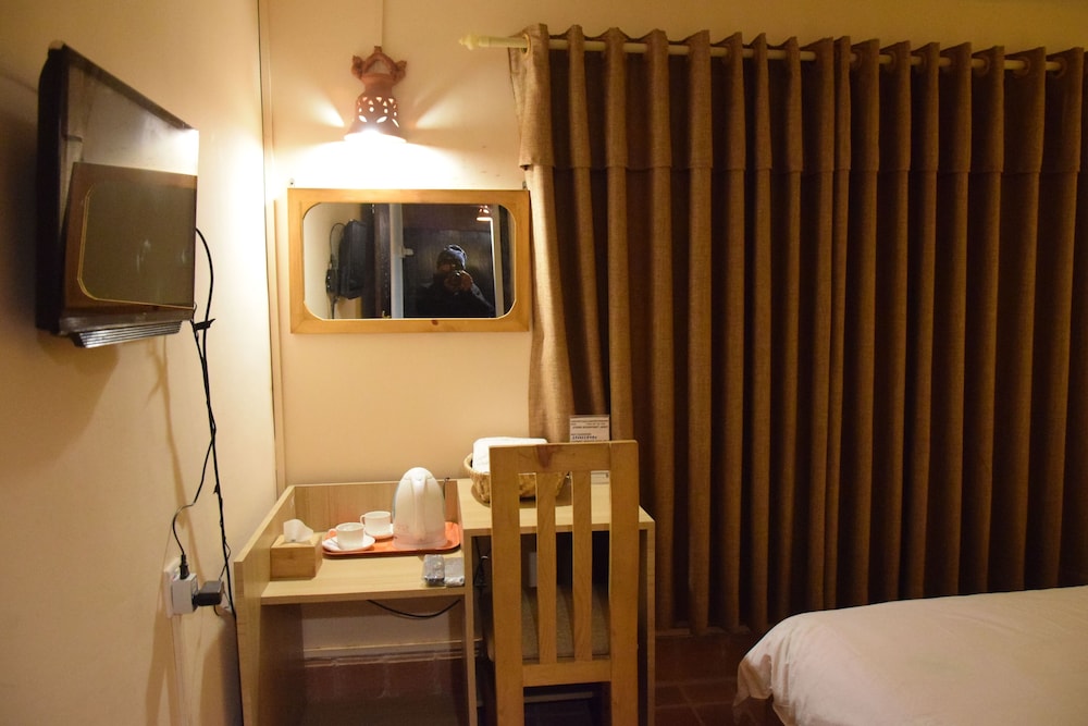 Design Room, 2 Bedrooms, Smoking photo 2