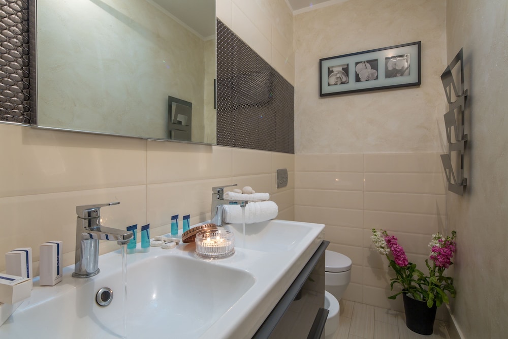 Penthouse, 2 Bedrooms, Terrace, Lake View - Photo 33
