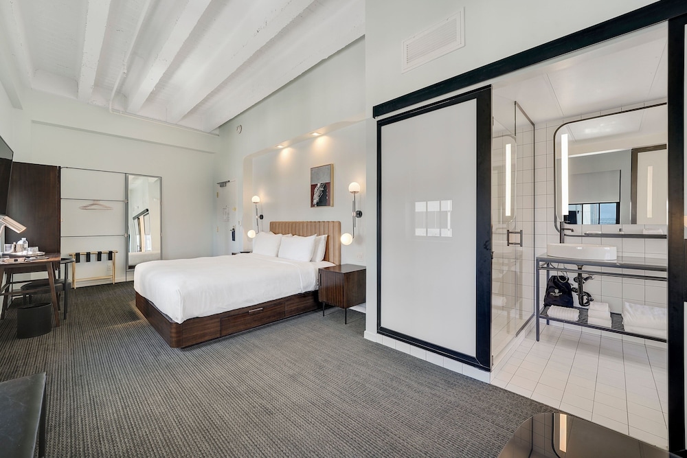 Guild Loft Suite, Larger Guest Room, 1 King, Sofa Bed - Photo 1