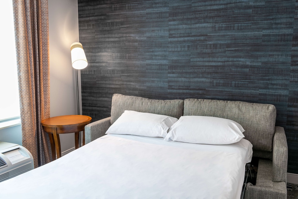Deluxe Room, 1 King Bed - Photo 4