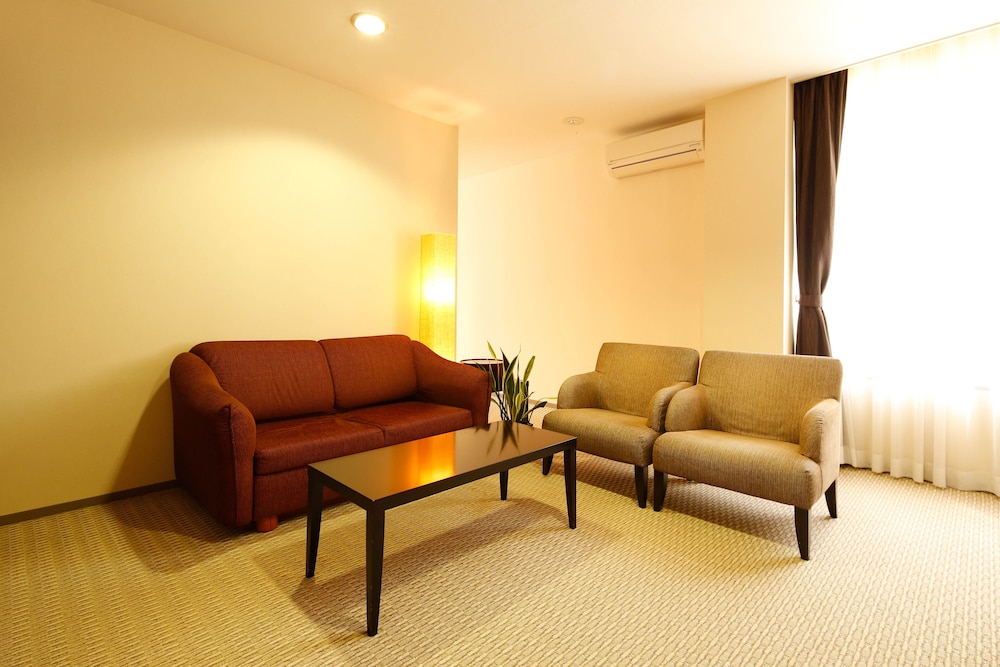 Western Style Suite (Living Room + Bedroom) with Private Toilet and Shared Bath photo 2