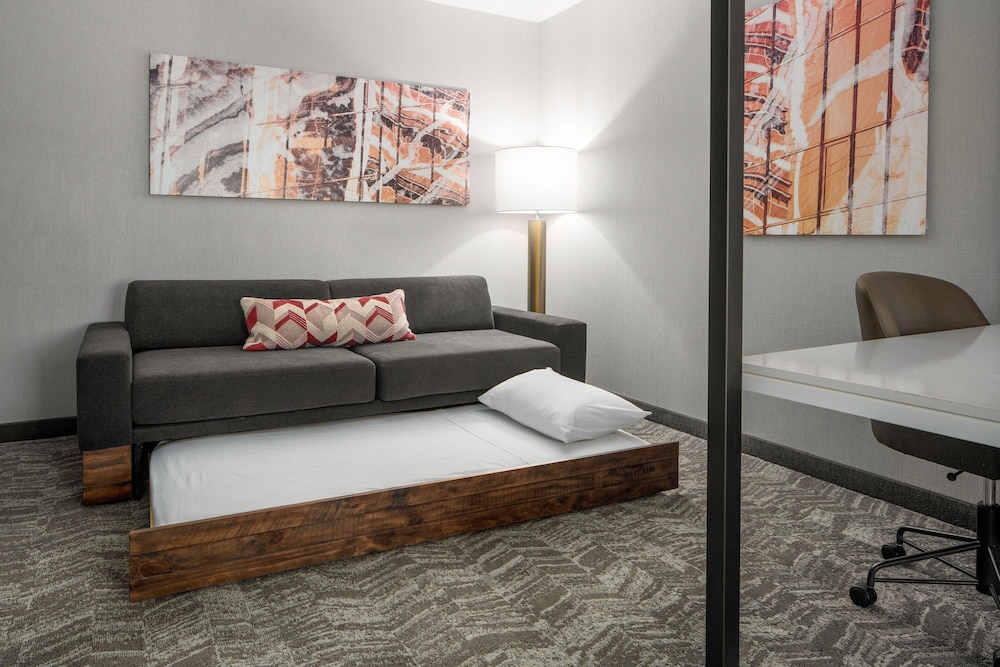 Suite, 2 Queen Beds - Photo 2