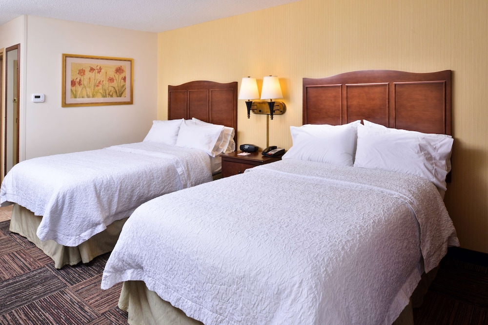 Room, 2 Double Beds, Bathtub - Photo 2