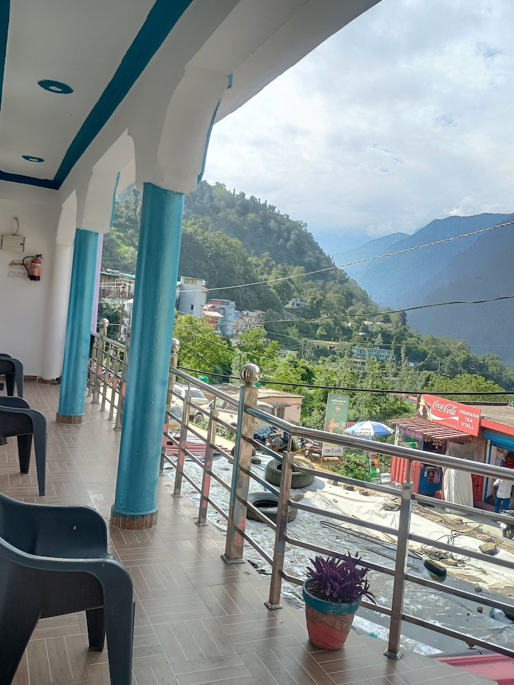 Classic Quadruple Room, Balcony, Mountain View