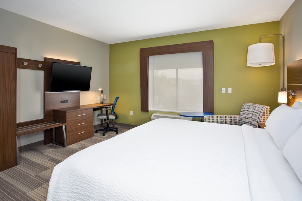 Standard Room, 1 King Bed - Photo 2