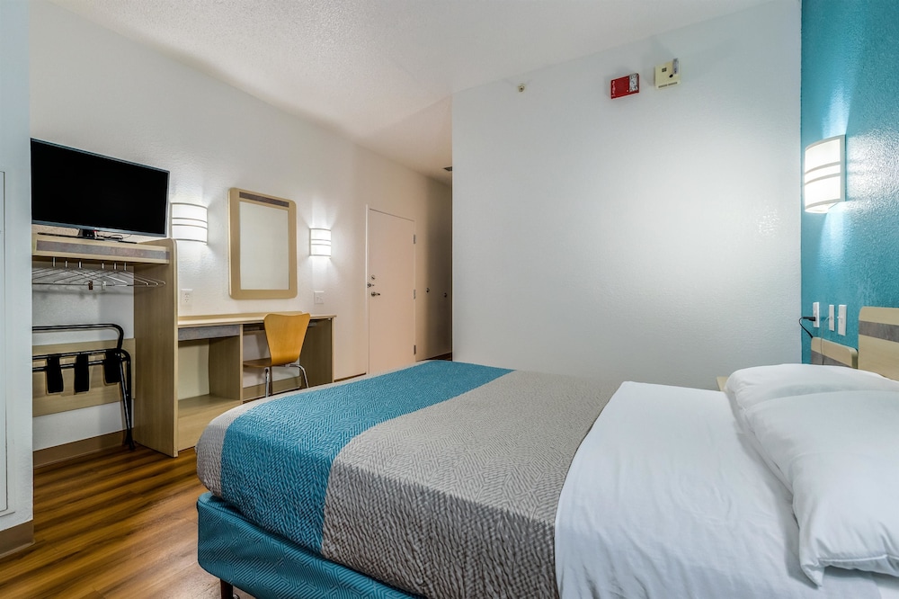Standard Room, 1 Double Bed, Accessible, Non Smoking photo 2
