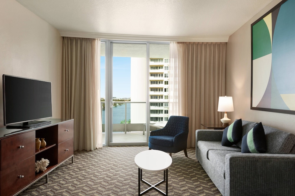 Suite, 1 Bedroom - Photo 3