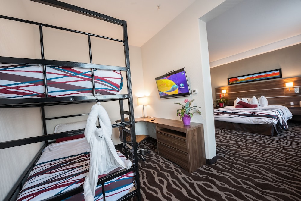 Family Suite, Multiple Beds photo 2