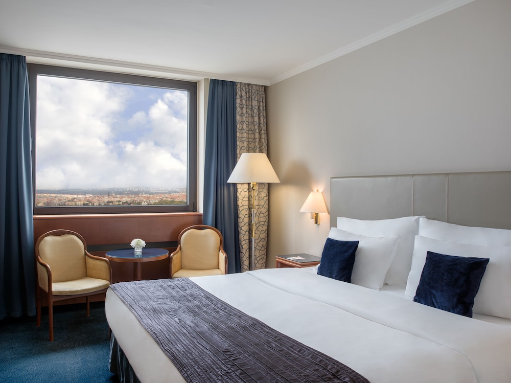 Premium Room, 1 King Bed (Panoramic view) - Photo 5