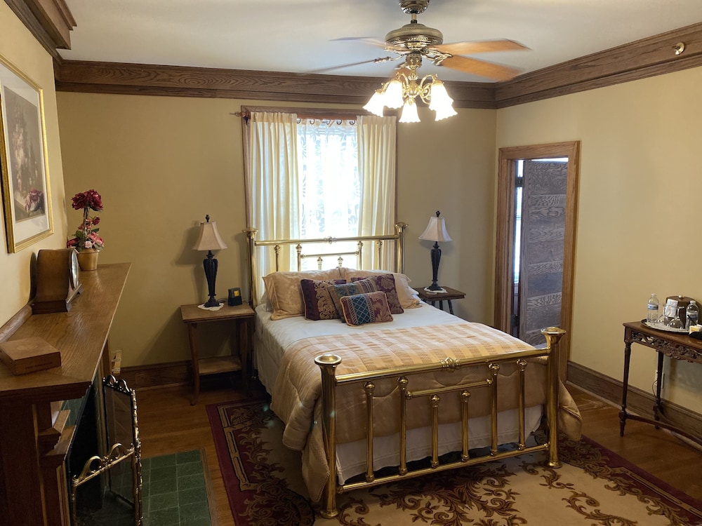 Room, 1 Queen Bed, Non Smoking, Jetted Tub (Hyacinth) photo 3