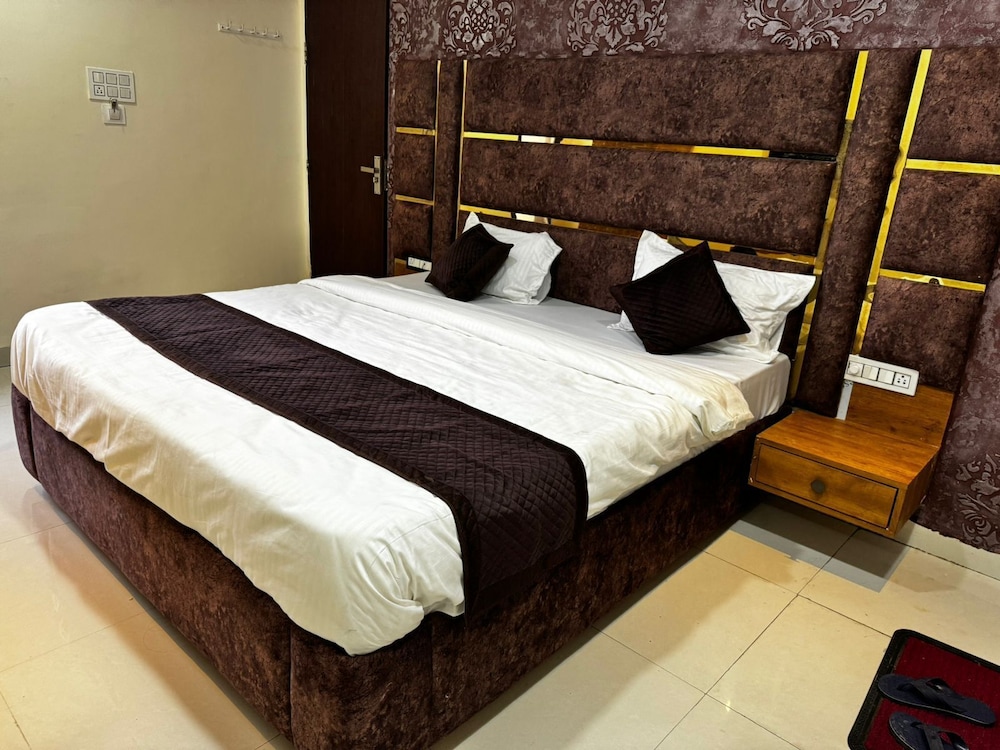 Deluxe Room - Photo 9