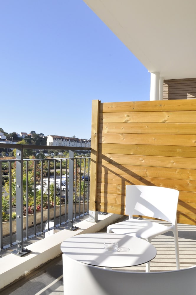 Privilege Suite - Photo 4