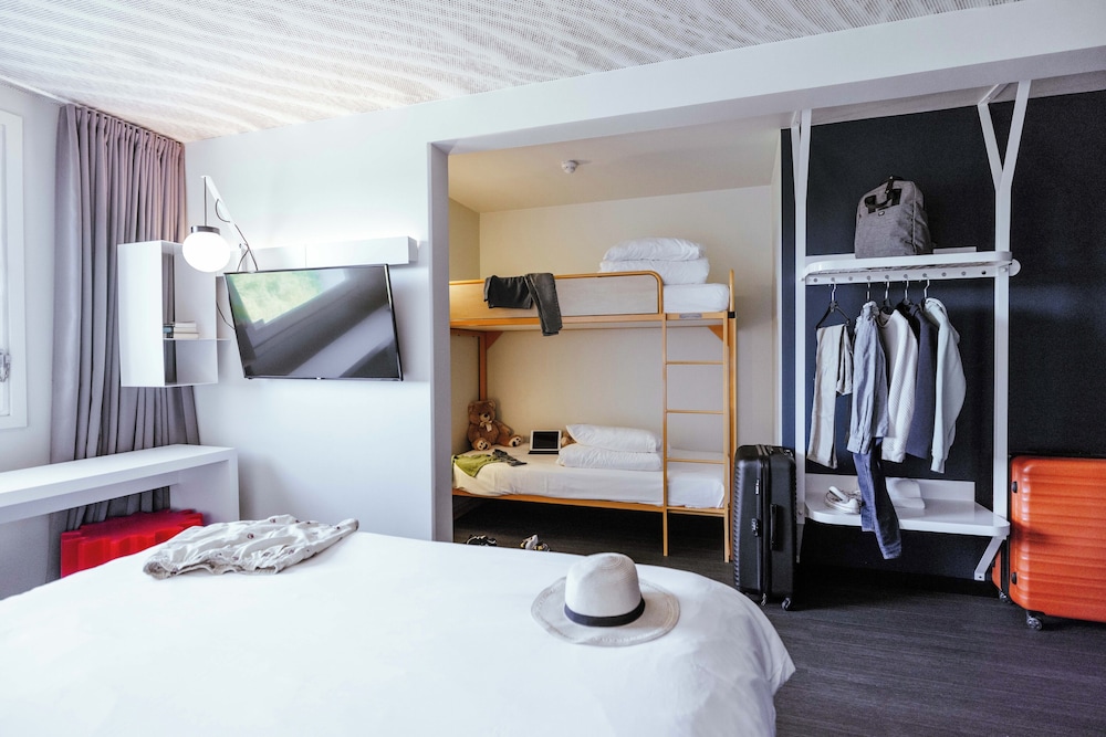 Standard Room, Multiple Beds - Photo 4