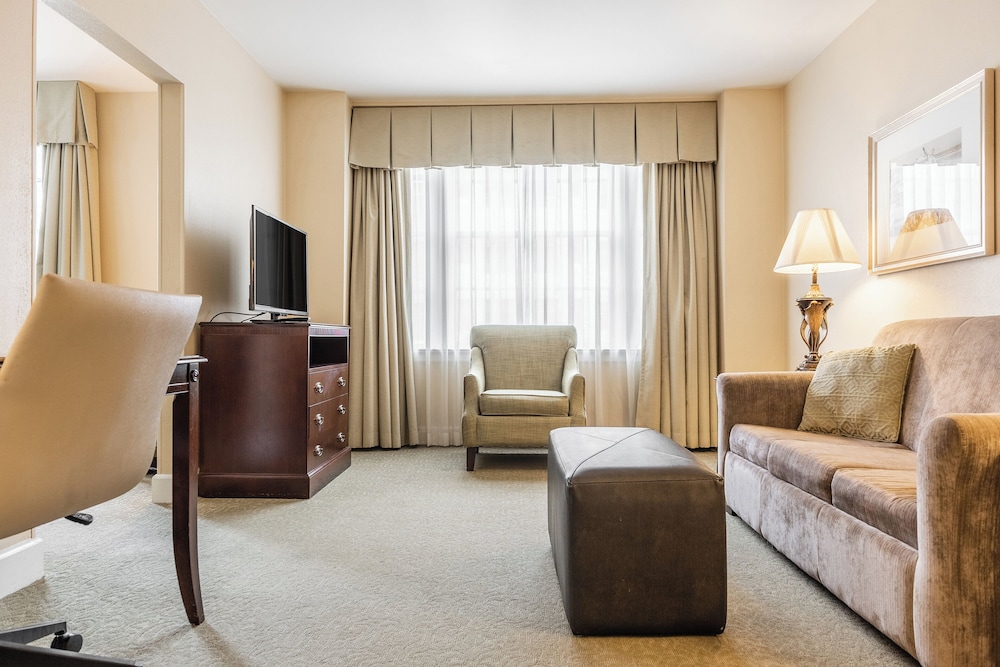 Suite, 1 King Bed, Non Smoking - Photo 4