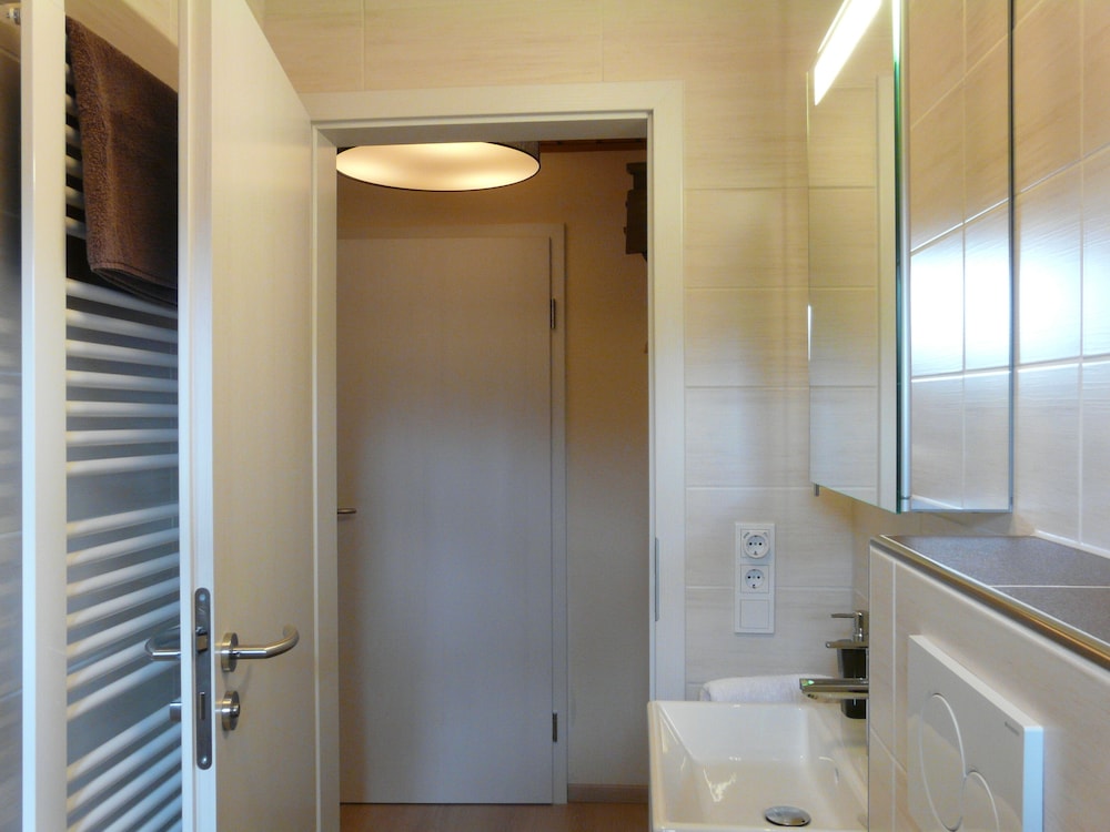 Classic Single Room, Balcony, Hill View photo 2
