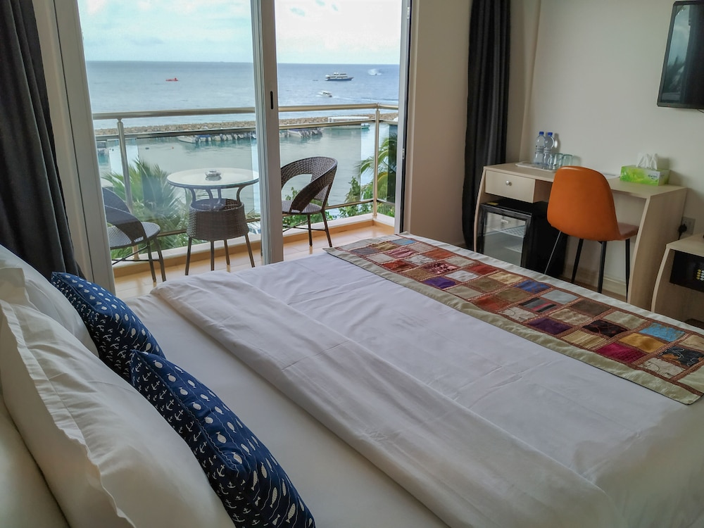 Deluxe Double Room, Sea View - Photo 11