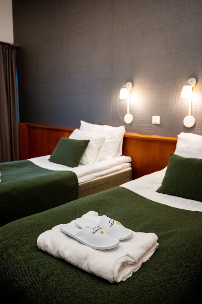 Superior Twin Room, Accessible (Main Building) photo 3