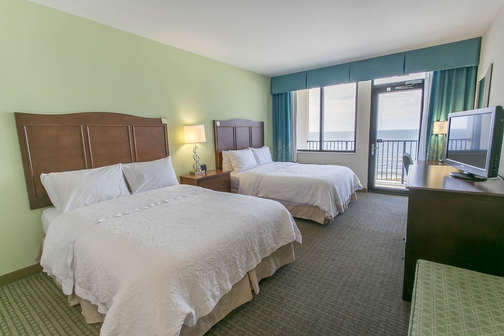 2 Queen beds, balcony, no beach view - Photo 5