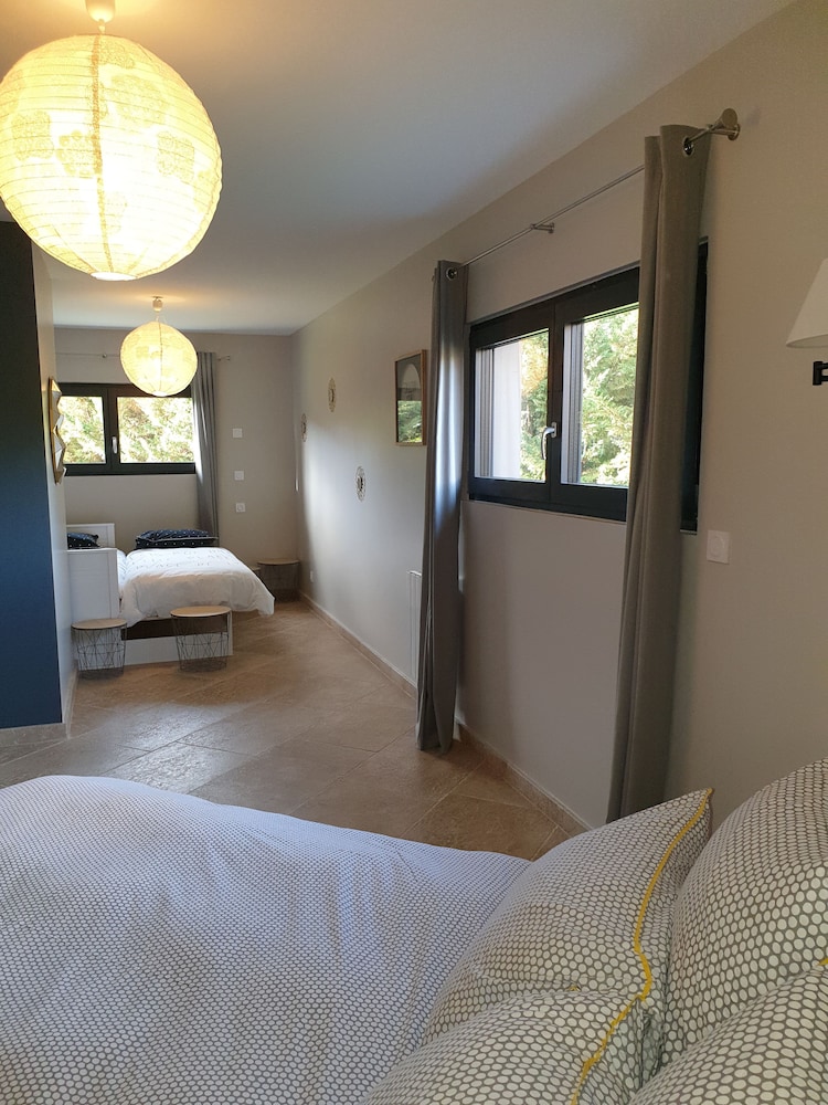 Family Room, Multiple Beds photo 3