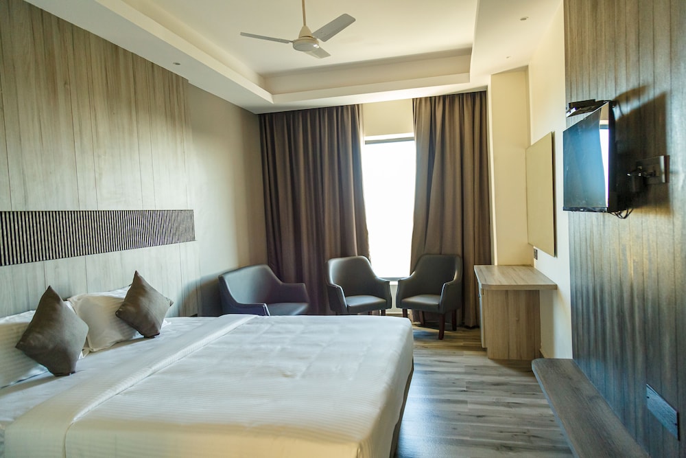 Deluxe Double Room, 1 Queen Bed photo 1