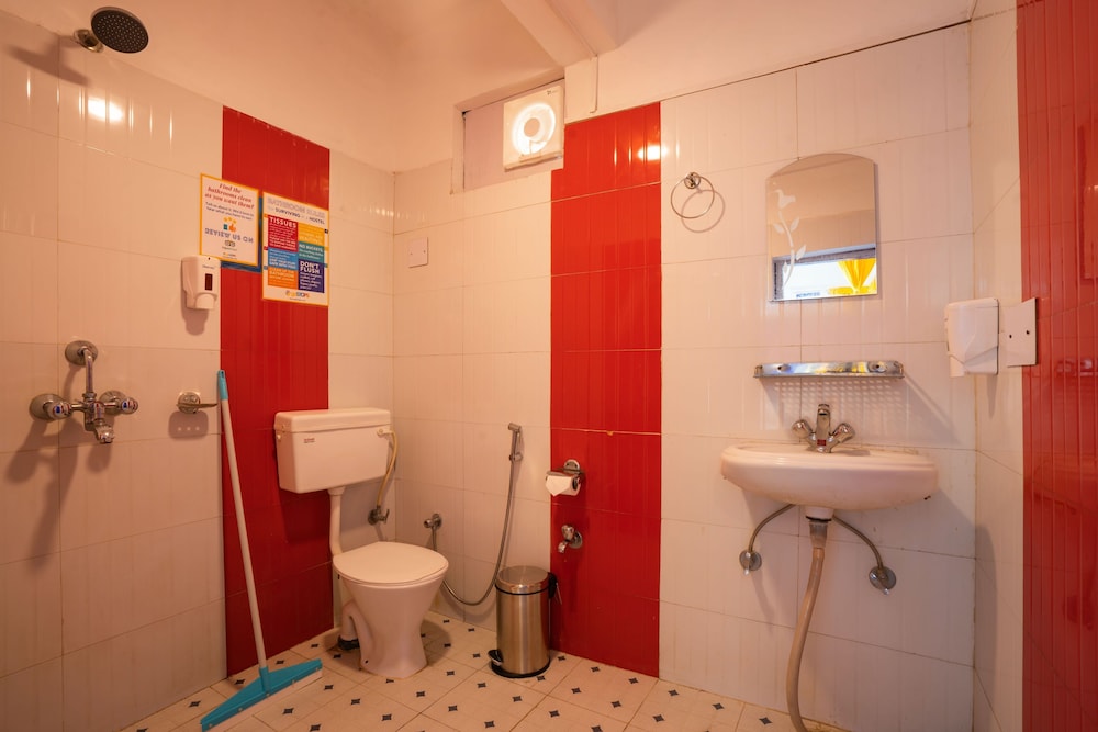 Deluxe Private Room with Balcony and Ensuite Bathroom - Photo 3