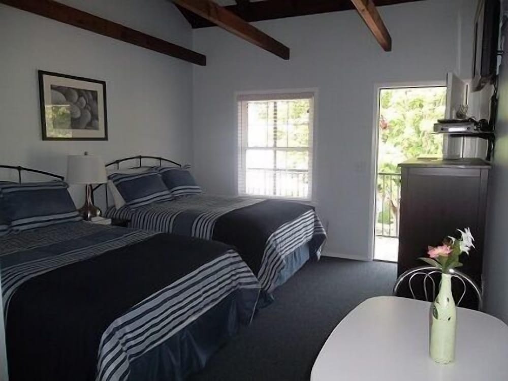 Room, 2 Double Beds photo 1