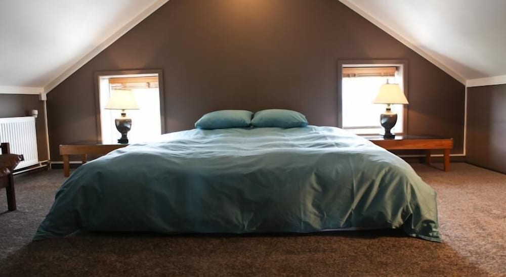 Family Room, Private Bathroom (1 King Size Bed & 3 Single Beds) photo 1