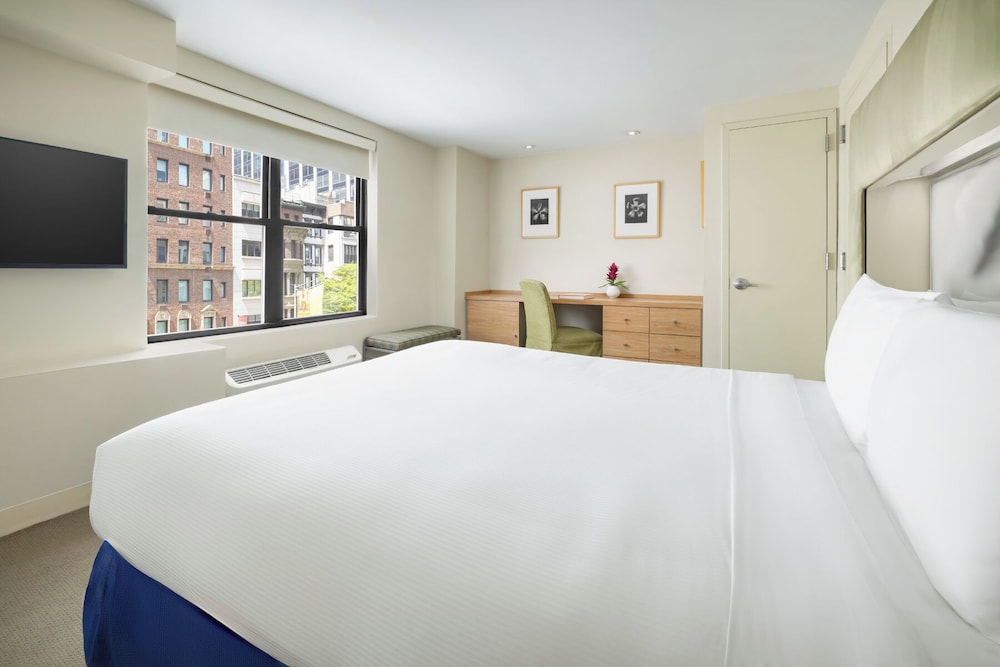 Deluxe Room, 1 Queen Bed
