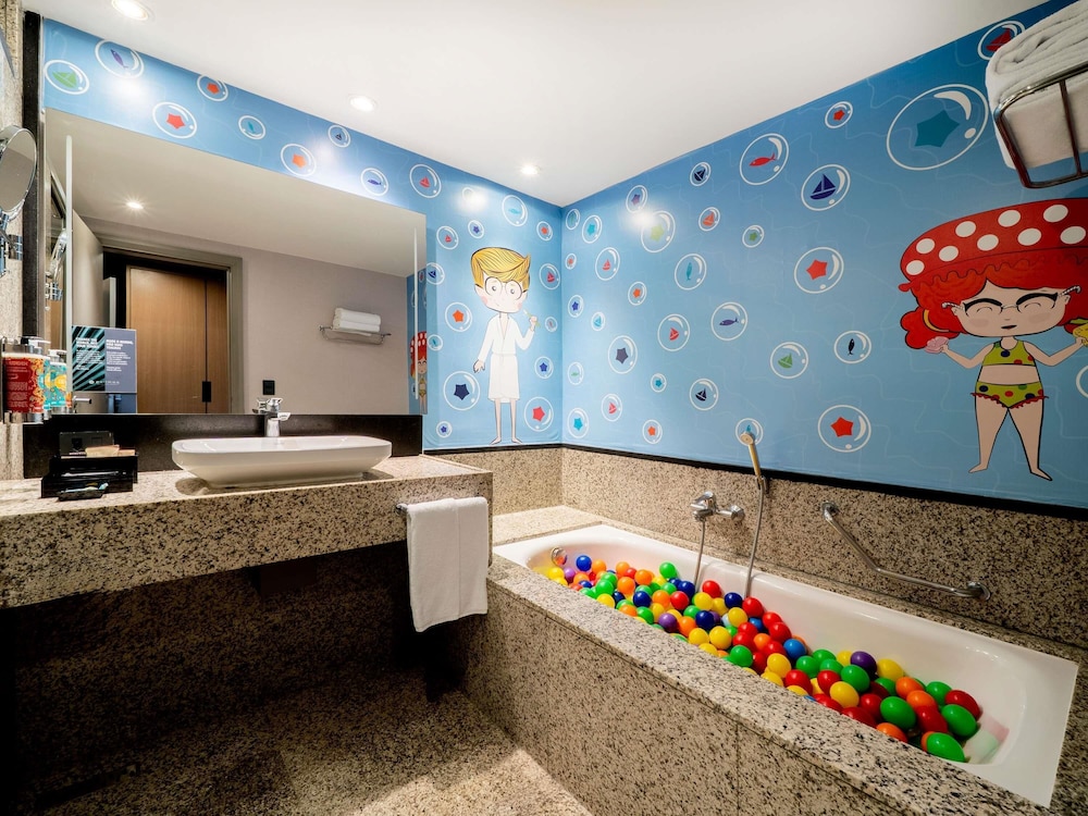 Family Suite, Multiple Beds, Club Lounge Access