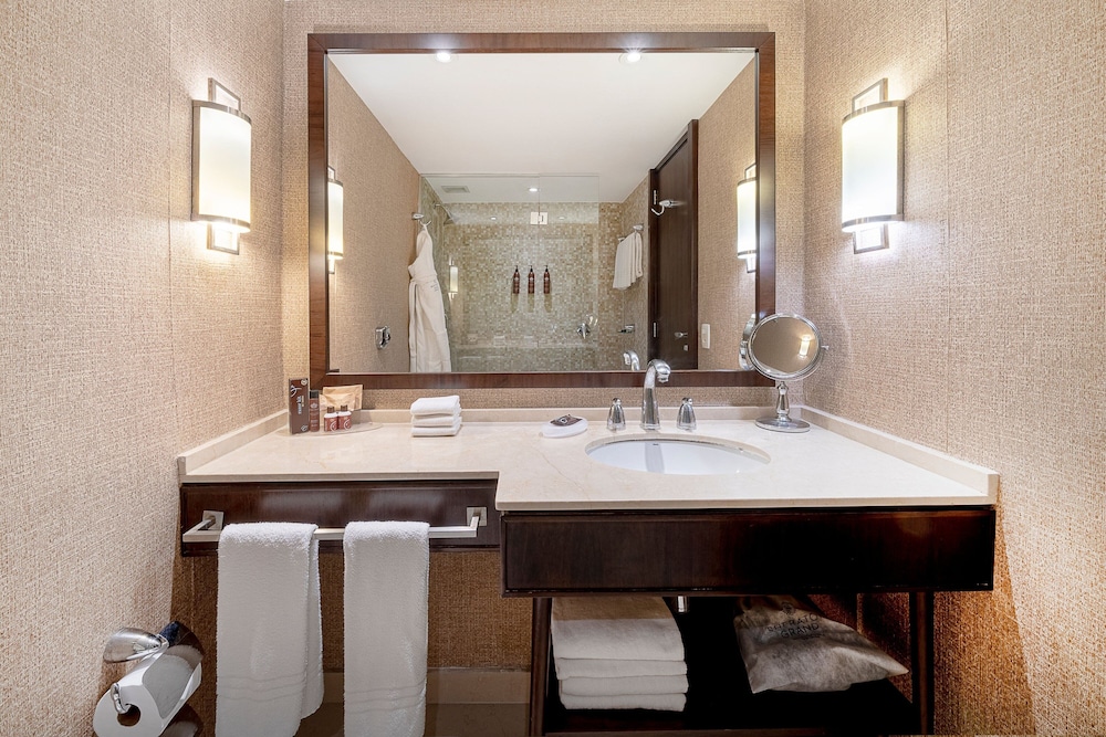 Club Suite, 1 Bedroom - Photo 8