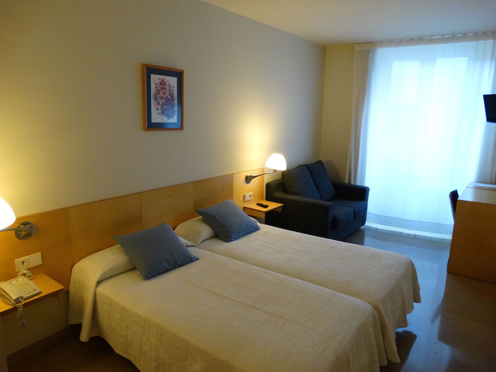 Standard Room, 2 Twin Beds photo 3