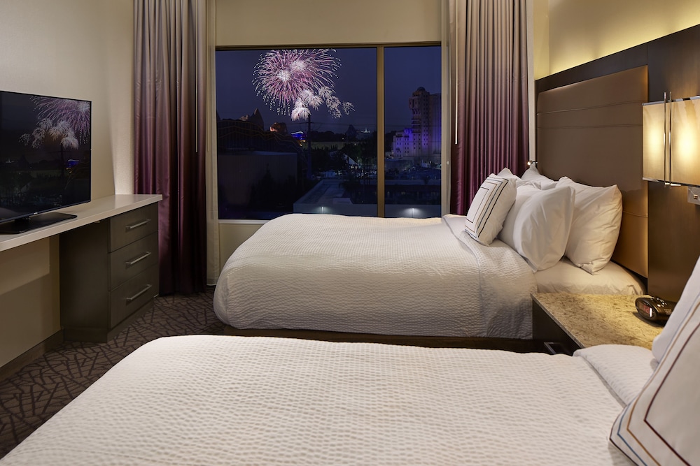 Suite, 2 Bedrooms, Park View photo 3