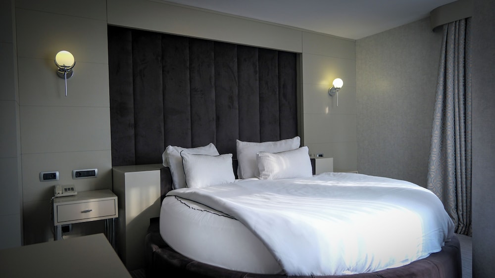 Deluxe Double Room, 1 King Bed photo 3