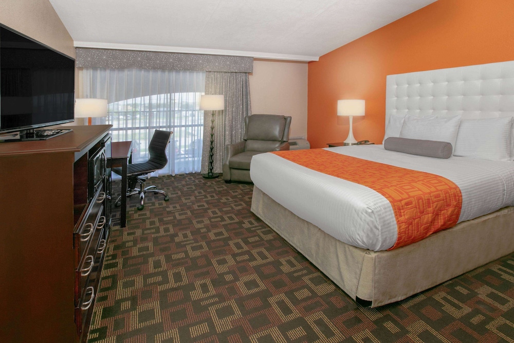 Business Room, 1 Queen Bed, Smoking photo 1