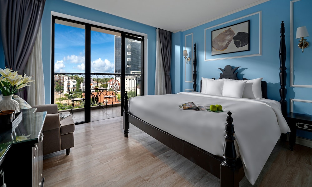 King Room With Balcony - Photo 5