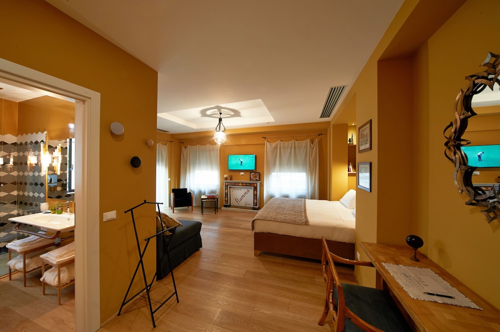Panoramic Suite, 1 King Bed with Sofa bed, Terrace, City View photo 3