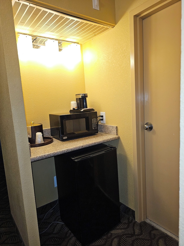 Deluxe Suite, 1 King Bed with Sofa bed, Non Smoking - Photo 7