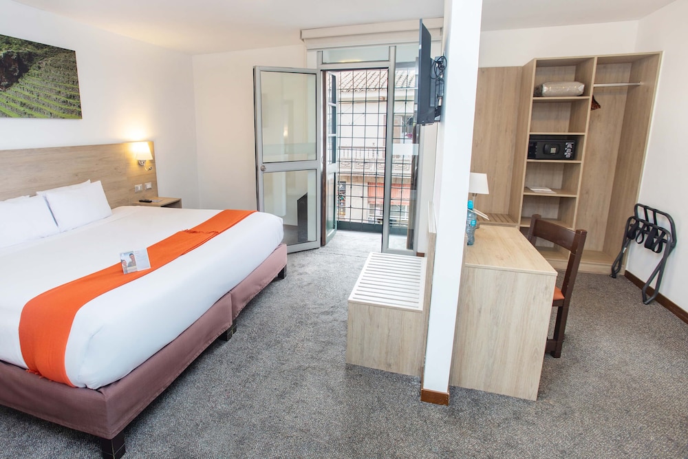Traditional Room, 1 Queen Bed - Photo 4