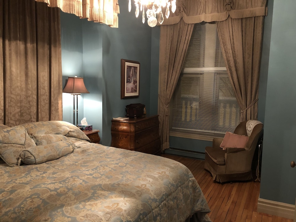 Grand Suite, 1 Queen Bed with Sofa bed, Non Smoking, City View