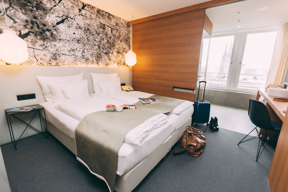 Deluxe Room, 1 Queen Bed, City View