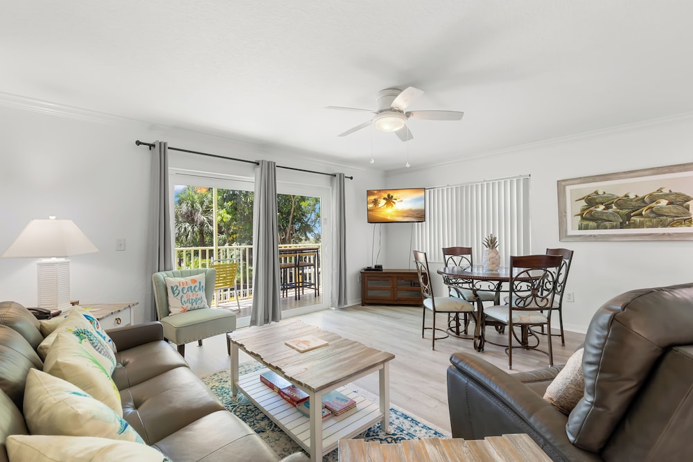 Premium Condo, 2 Bedrooms, Balcony, Beachfront (Gulf Front), photo 6
