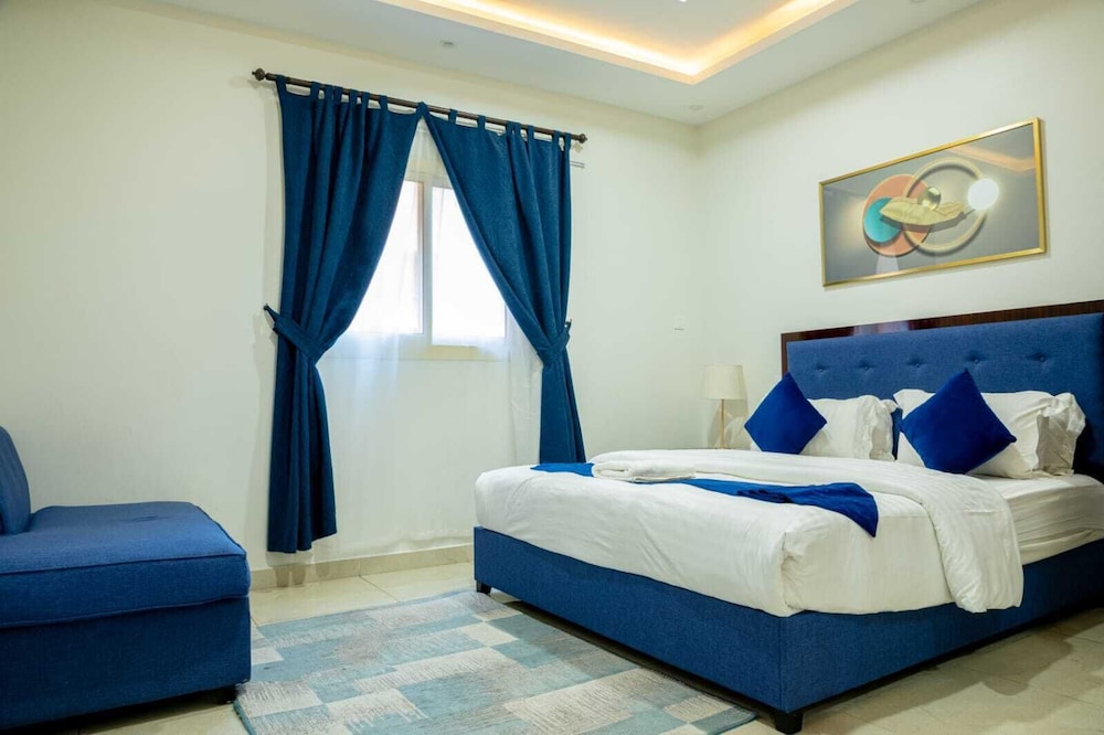 Studio, 1 Queen Bed, Private Bathroom