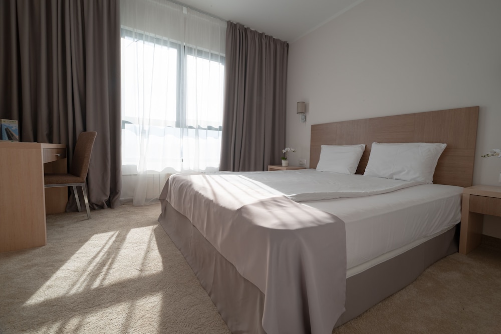 Suite, 1 Double Bed - Photo 2