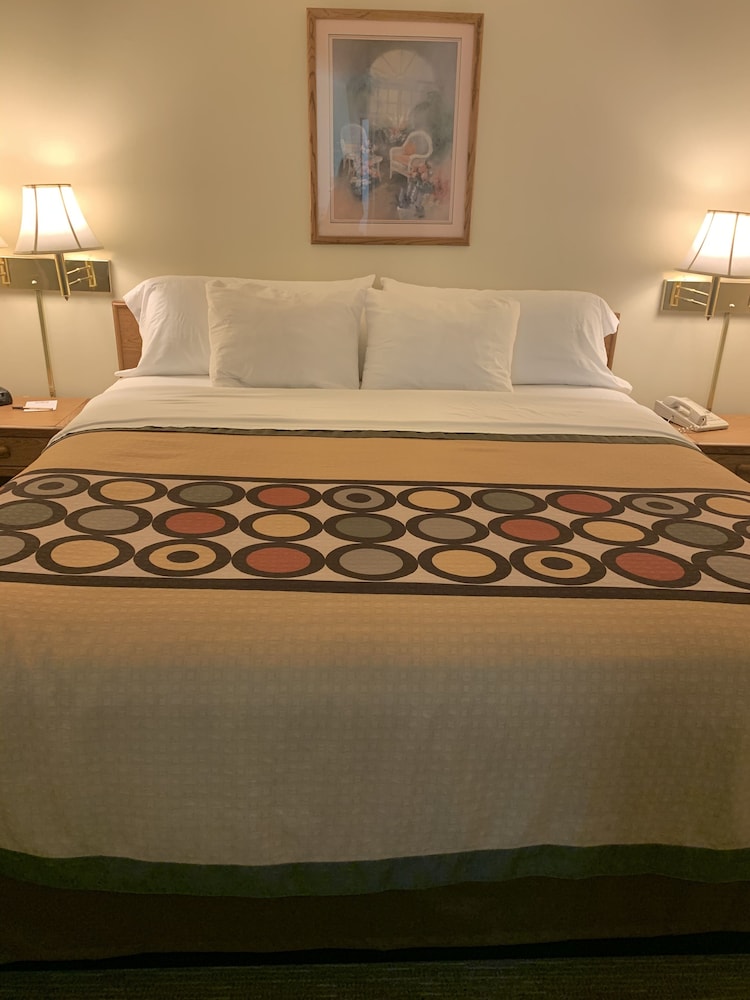 Standard Suite, 1 King Bed (Efficiency one King bed) photo 2