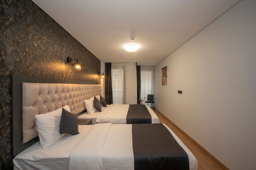 Family Suite, Multiple Beds photo 3