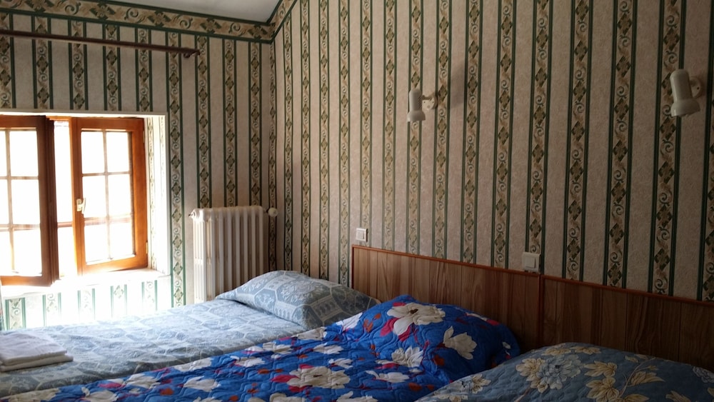 Basic Triple Room photo 2