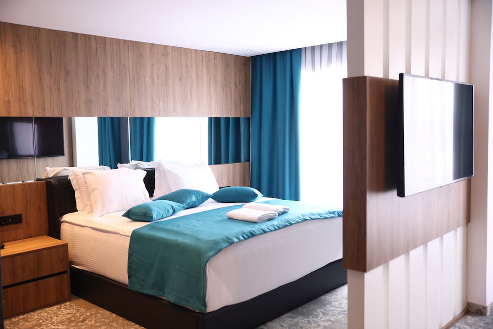 Junior Studio Suite